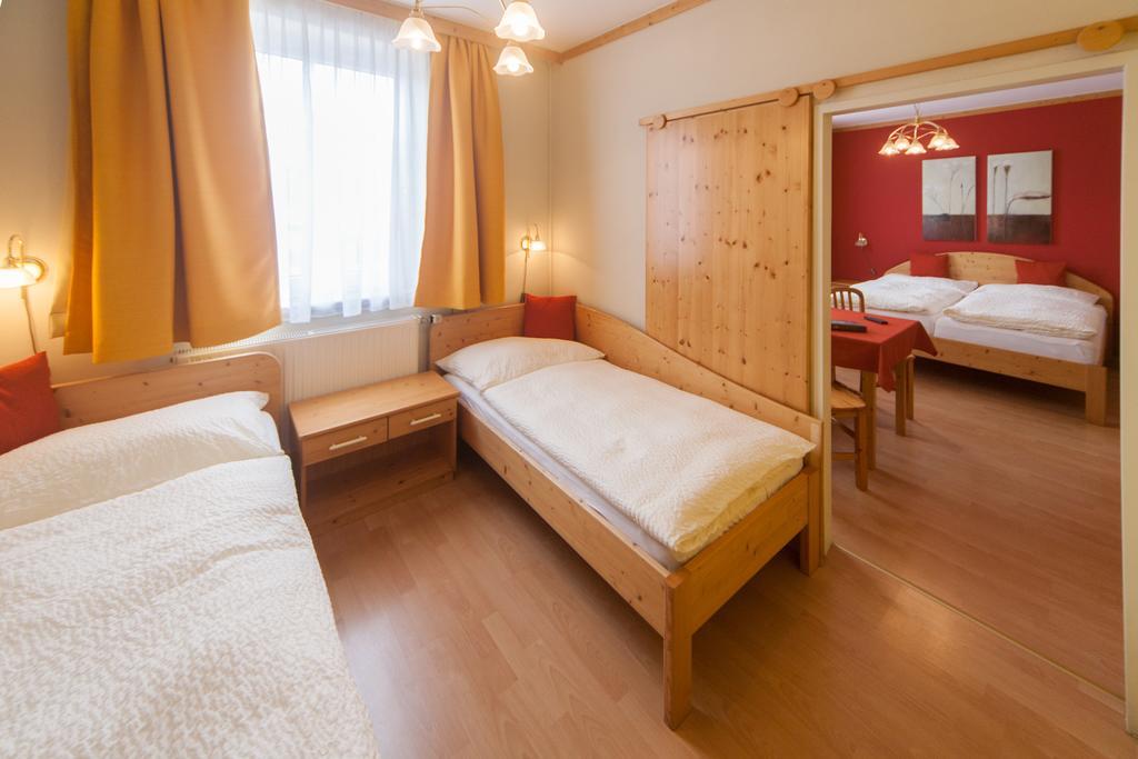 Pension & Reitstall Inghofer Heidenreichstein Bagian luar foto